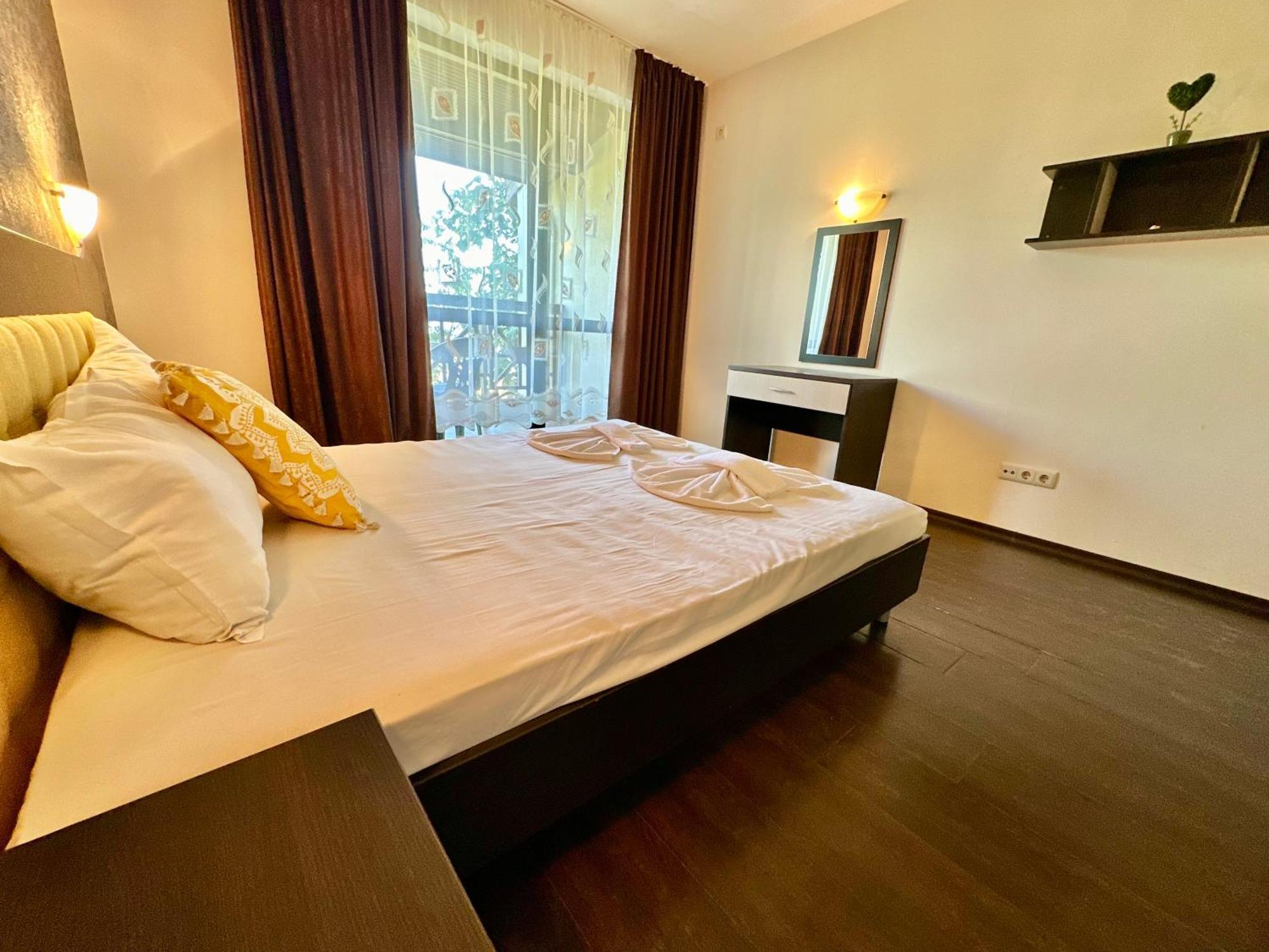 Menada Imperial Heights Villas 써니비치 외부 사진