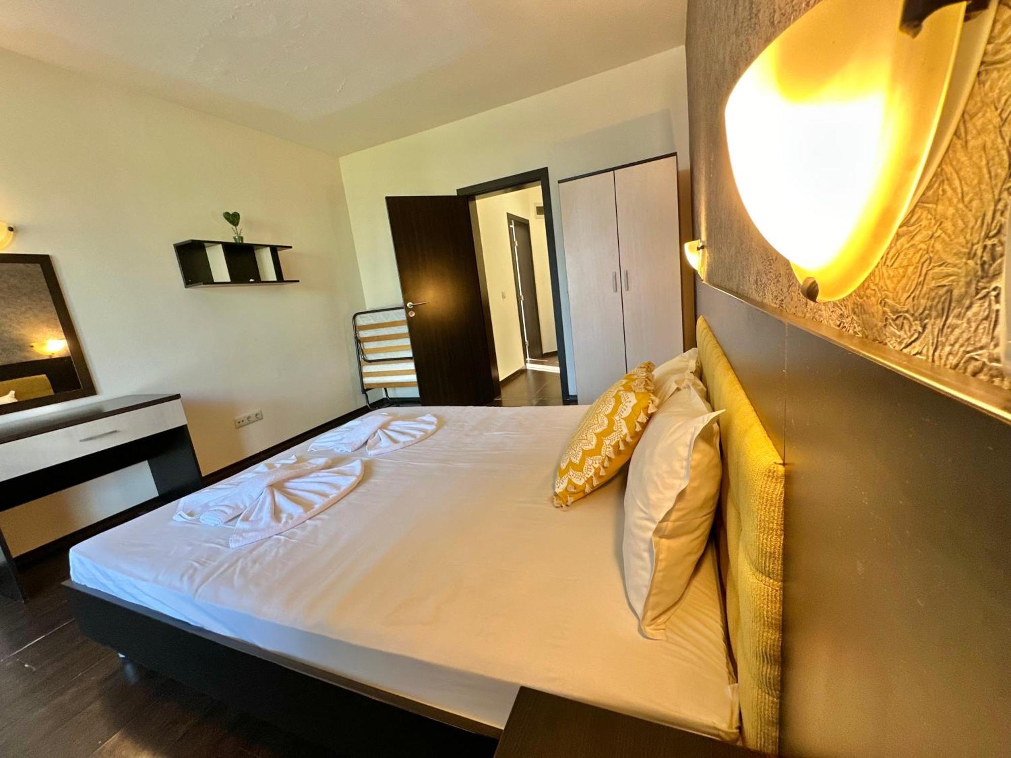 Menada Imperial Heights Villas 써니비치 외부 사진