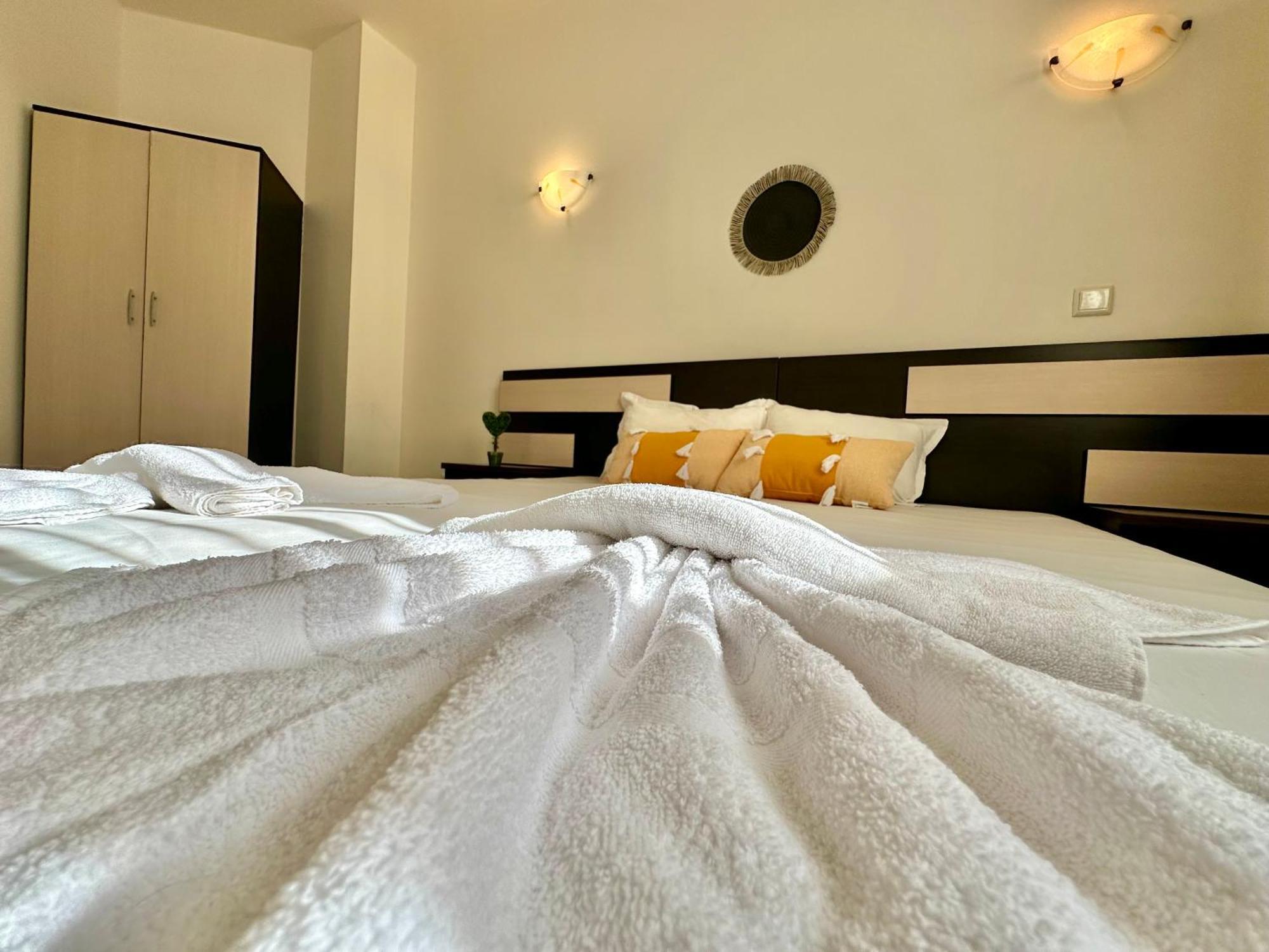 Menada Imperial Heights Villas 써니비치 외부 사진